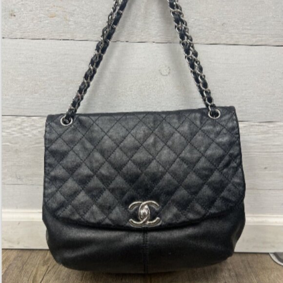 Chanel Lambskin Quilted Large Trianon Messenger Flap black - Picture 1 of 16